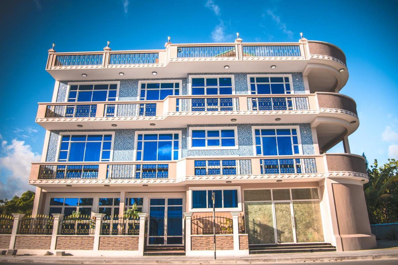 Hotel Abuharee Grand Addu City Exterior foto